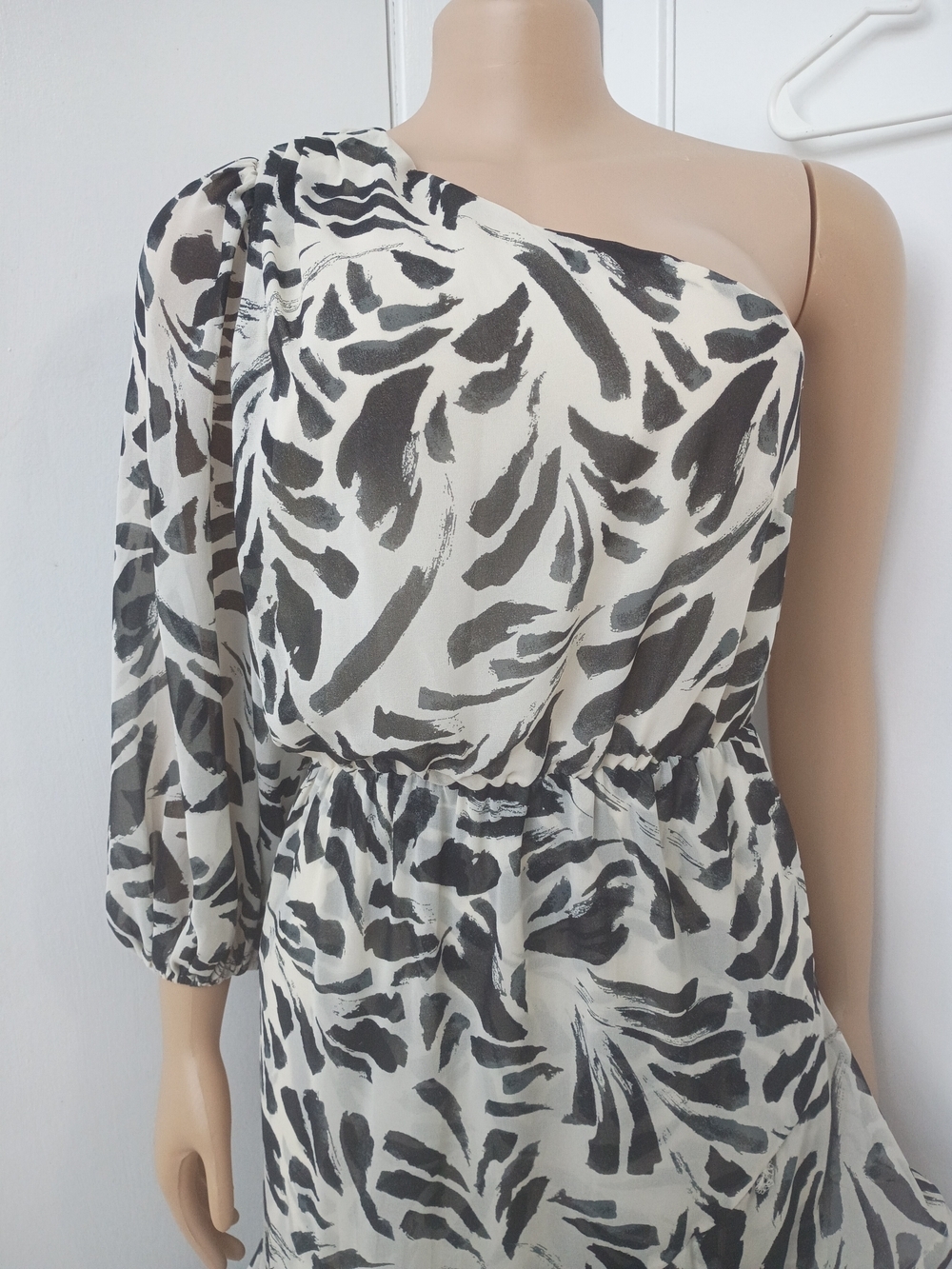 Alexis One-Shoulder Black and White Leaf-Print Ruffled Maxi - Picture 6 of 9